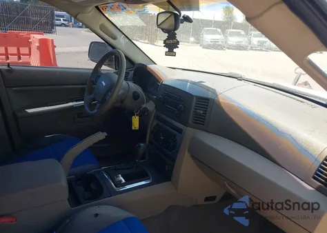 2005 Jeep Grand Cherokee Laredo z USA, uszkodzony, nr VIN 1J4HR48N25C696456